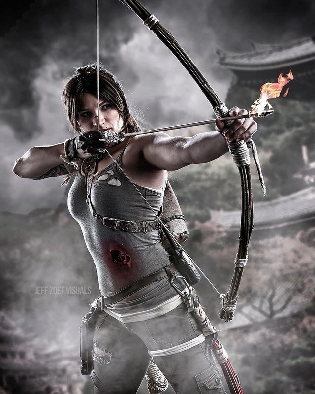 คอสเพลย์ Lara Croft ในเกม Tomb Raider จาก anniegraves_cosplay