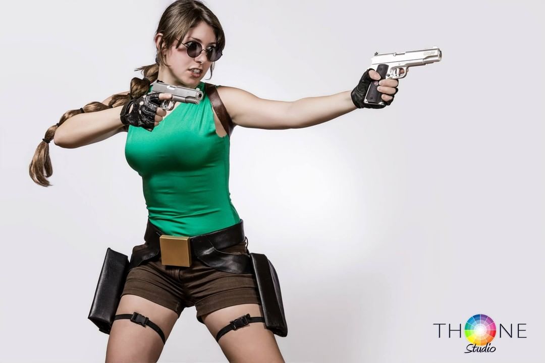 คอสเพลย์ Lara Croft ในเกม Tomb Raider จาก julie_the_adventurer