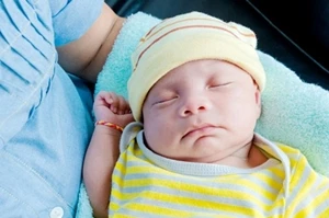 เคล็ดลับ 8 วิธี ทำให้ลูกน้อยนอนหลับได้ง่ายขึ้น