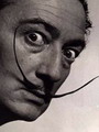 ซัลวาดอร์ ดาลี จิตรกรชาวสเปนเสียชีวิตด้วยโรคหัวใจล้มเหลว