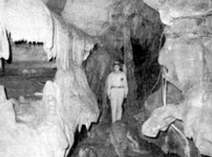 คลีออน เทอร์เนอร์ ค้นพบทางเข้าของถ้ำคริสตัลโอนิกซ์