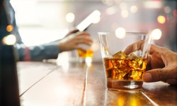 7 สัญญาณอันตราย "แอลกอฮอล์เป็นพิษ" สายดื่มควรระวัง