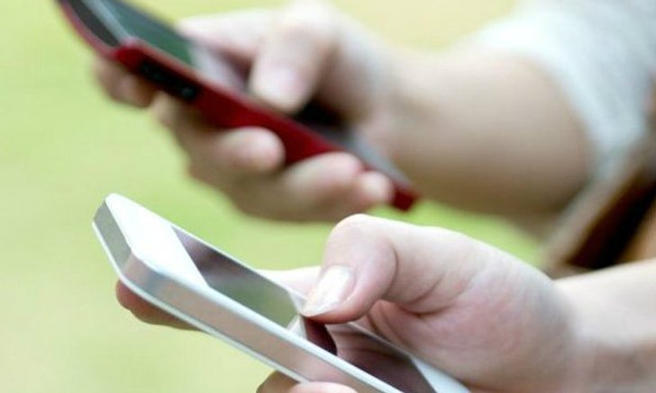 เล่นโทรศัพท์มือถือมากเกินไป เสี่ยง Text Neck Syndrome!