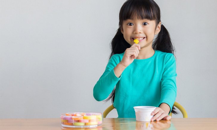 4 เคล็ดลับดัดนิสัยลูกน้อย “ติดหวาน” ให้ห่างไกลฟันผุ