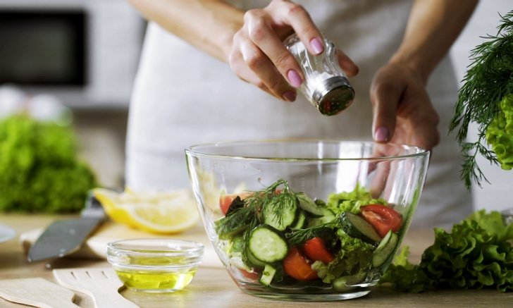 "สลัดผัก" กับสิ่งที่ควรเลี่ยงหากอยากกินเพื่อสุขภาพดี