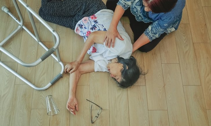 4 สัญญาณเตือนของ "อัมพฤกษ์-อัมพาต"