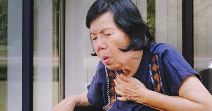 The elderly warning “choking” may risk “lung infection” life threatening.