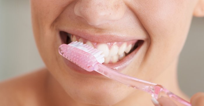 นิสัยผิดๆ ที่คนมักทำ “หลังแปรงฟัน”