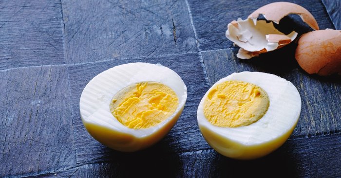 "ไข่ต้ม" ที่รอบไข่แดงเป็นสีเขียวอมเทา อันตรายต่อสุขภาพหรือไม่