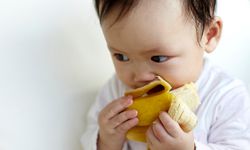 อุทาหรณ์! เด็กอายุ 1 เดือนทานกล้วยเสียชีวิต เตือนควรให้ทานแค่นมแม่