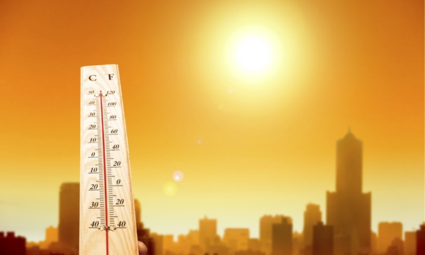 อากาศร้อนจัด เป็นสาเหตุของลมแดด เพลียแดด ตะคริวแดด และผิวหนังไหม้แดด