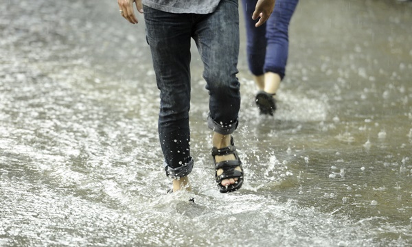 การดูแลสุขภาพขา จากสารพัน "เชื้อโรคจิ๋วในหน้าฝน”