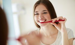 5 วิธี ดูแลเหงือกและฟันเพื่อลดปัญหาเลือดออกขณะแปรงฟัน