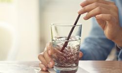 ดื่มน้ำเย็นหลังอาหาร เสี่ยงมะเร็ง-ไขมันอุดตัน จริงหรือ?