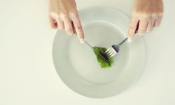 ลดความอ้วนด้วยการอดอาหาร เสี่ยงโรค “ถุงน้ำดีข้น”