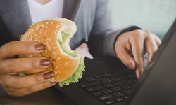 10 พฤติกรรม “กิน” ที่ทำลายสุขภาพมากที่สุด