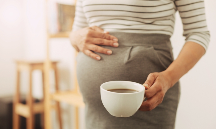 คุณแม่ตั้งครรภ์ ดื่ม “กาแฟ-คาเฟอีน” เสี่ยงแท้งบุตรหรือไม่ ?