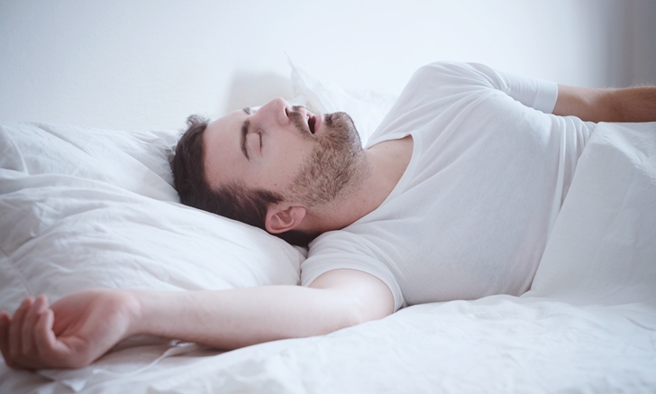 นอนกรนอันตราย! เช็กอาการเสี่ยง “หยุดหายใจขณะหลับ”