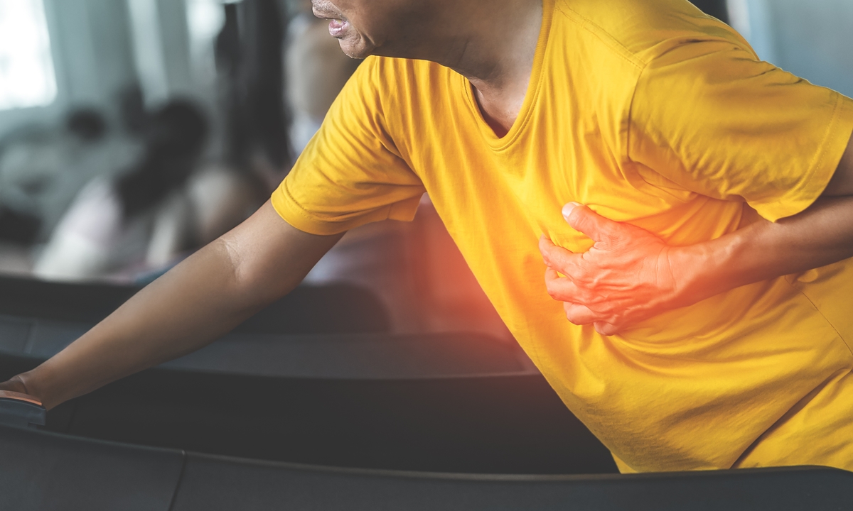วิธีปฐมพยาบาล เมื่อเกิด "ภาวะหัวใจหยุดเต้นขณะเล่นกีฬา"