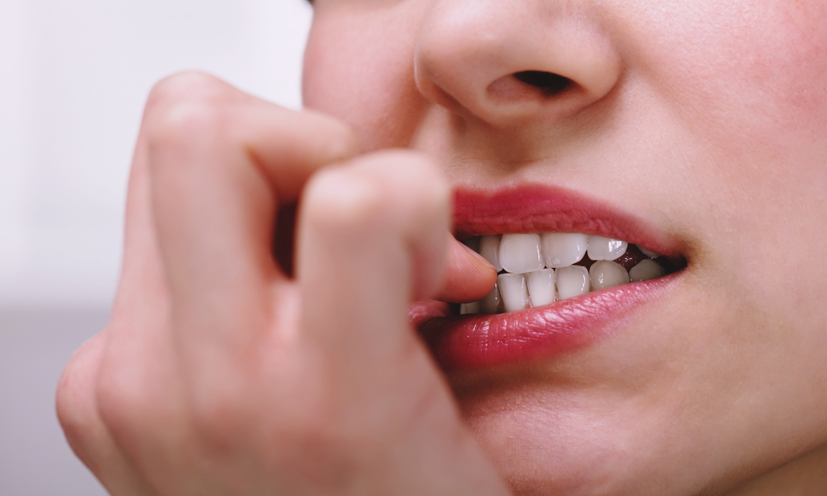 นอนกัดฟัน-เคี้ยวแรง เสี่ยงปุ่มกระดูกงอกในช่องปาก