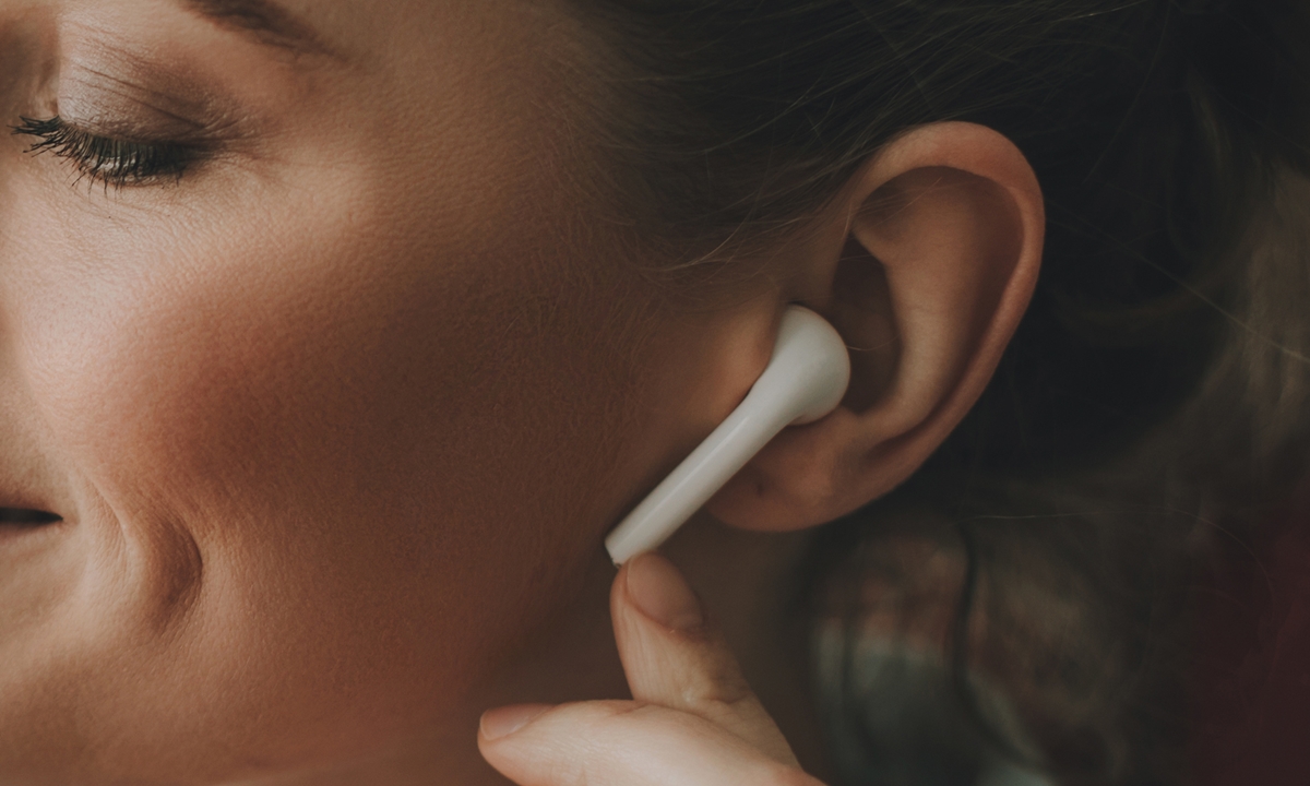 3 สัญญาณอันตราย “ประสาทหูชั้นในเสื่อม” จากการใส่หูฟังบ่อย-เปิดเสียงดัง