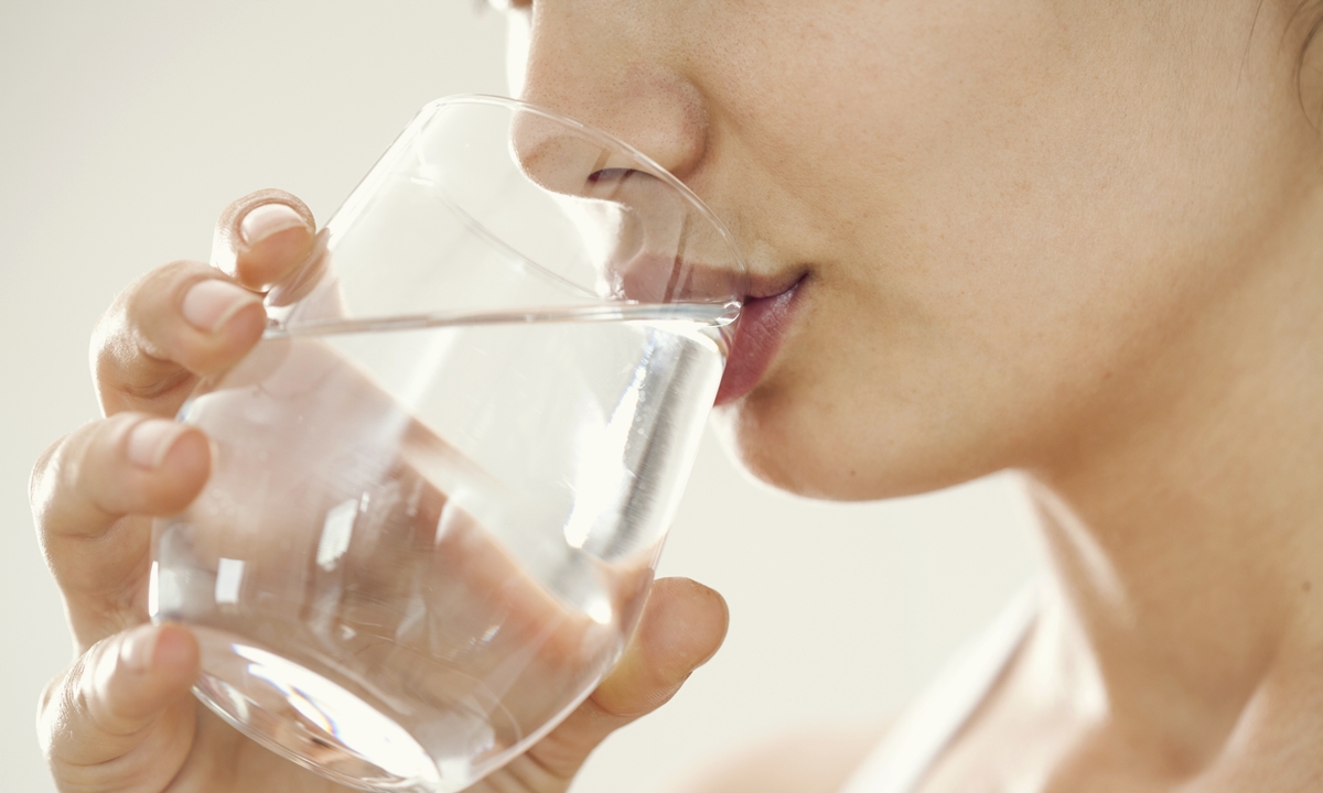 หาก “ดื่มน้ำน้อย” จะเกิดผลเสียอย่างไรต่อร่างกายบ้าง