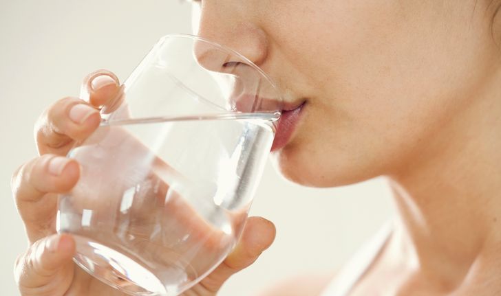 หาก “ดื่มน้ำน้อย” จะเกิดผลเสียอย่างไรต่อร่างกายบ้าง