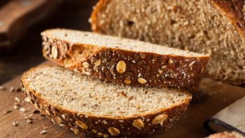 ประโยชน์ของ "ขนมปังโฮลวีท" และข้อควรระวังที่ควรรู้ก่อนกิน