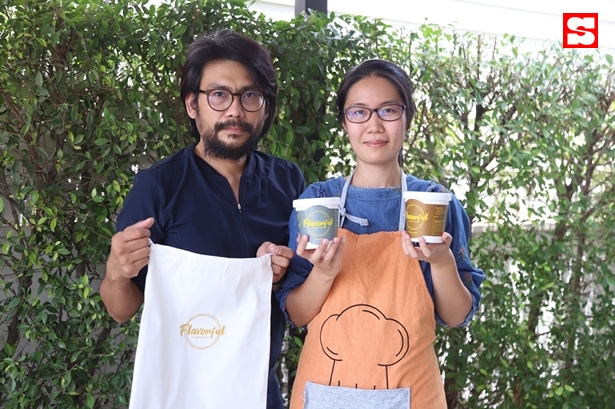 สันติสุขและสิริกัญญา กาญจนประกร เจ้าของแบรนด์ Flavorful No Sugar Ice Cream