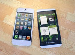 BlackBerry Z10 Versus iPhone 5 มวยถูกคู่