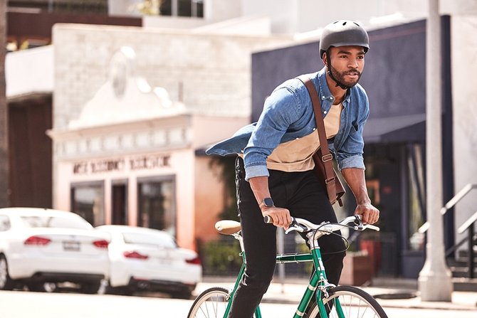fitbit_versa_2_lifestyle_bike