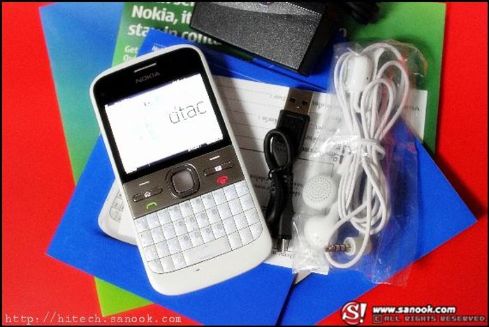 แกะกล่อง Nokia E5 ที่สุดแห่งเมสเซจโฟน ร้อน ๆ ก่อนใคร