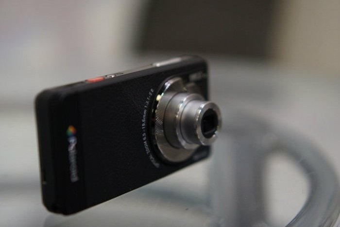 กล้องติดมือถือ เอ๊ะ! หรือว่ามือถือติดกล้อง Polaroid SC1630