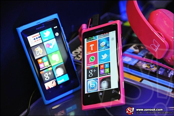 Nokia Lumia 800 โชว์โฉมแล้ววันนี้