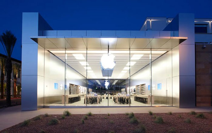 หญิงชราวัย 83 ฟ้อง Apple หลังเดินชนกระจก ในร้าน Apple Store