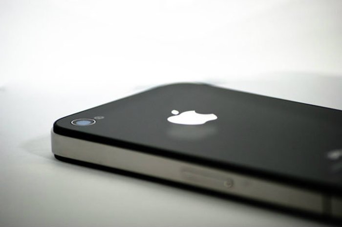 ยอดขายไอโฟน (iPhone) ในอังกฤษชะลอตัว