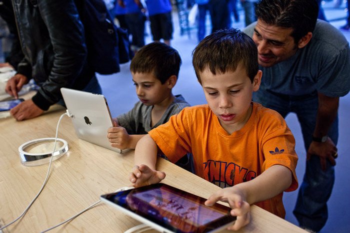 ผลสำรวจ เด็กต้องการ iPad เป็นของขวัญมากที่สุด ส่วน Surface รองบ๊วย
