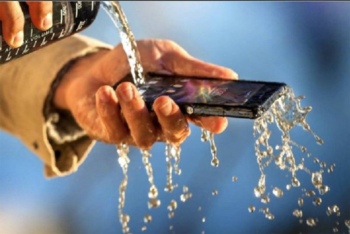 "โซนี"เผยโฉม สมาร์ทโฟน"ไม่กลัวน้ำ" "Xperia Z" โทรคุยได้แม้ขณะอาบน้ำ