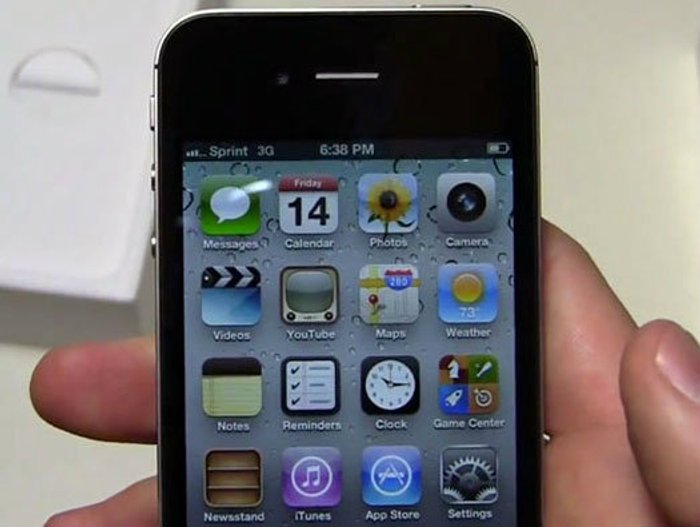 ลูกค้าร้องเรียนหลังปฏิเสธไม่ขาย iPhone 4 ให้ เนื่องจากนิ้วใหญ่เกินไป