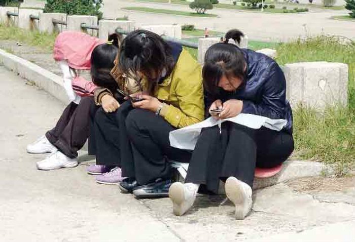 ภัยไฮเทค "ชนเผ่าหัวก้ม" นิยาม "เด็กติดสมาร์ทโฟน"