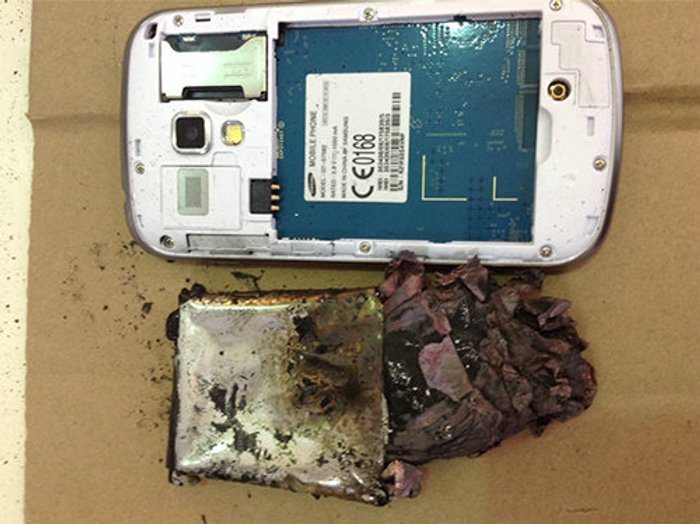 ระทึก ! Samsung Galaxy S Duos 2 ตัวโชว์หน้าร้าน ระเบิดในไทย