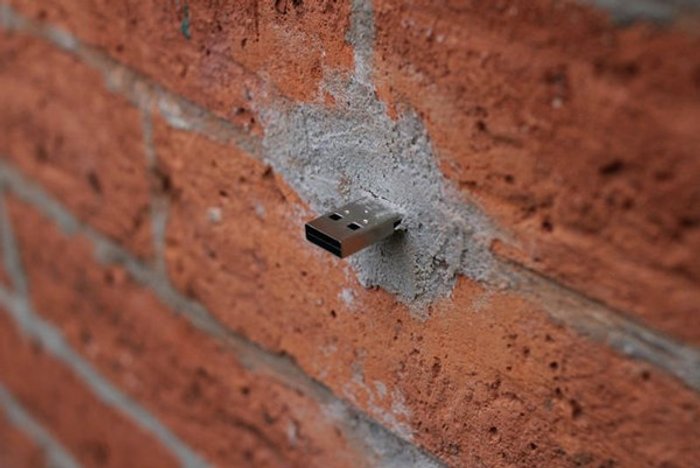 ทำไปได้! ฝัง USB บนกำแพงทั่วโลก!