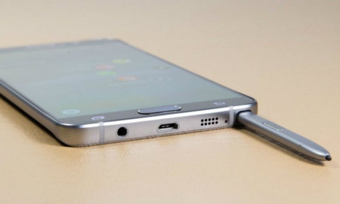 งานเข้า Galaxy Note 5 ใส่ปากกากลับด้าน จะดึงไม่ออก!!!