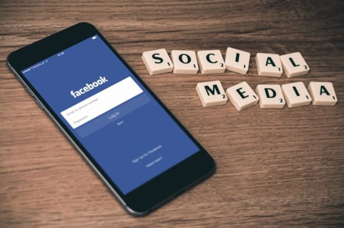 ผู้ใช้มีอึ้ง เมื่อ Trending Topics ของ Facebook ดูแลโดยเด็กจบใหม่