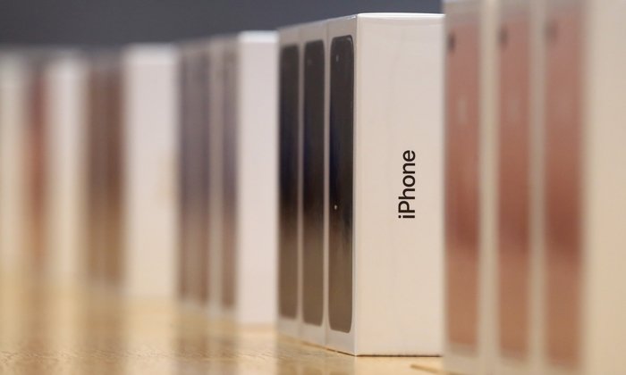 หญิงจีนโน้มน้าวแฟนทั้ง 20 คนให้ซื้อ iPhone 7 ให้ ก่อนขายและนำไปซื้อบ้าน