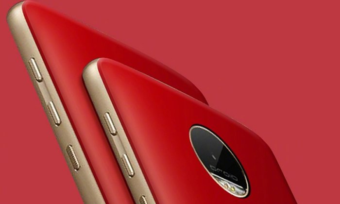 แม้ iPhone 7 จะมีสีแดงขาย แต่ค่ายแรกที่มีมือถือสีแดงคือ Moto ในประเทศจีน