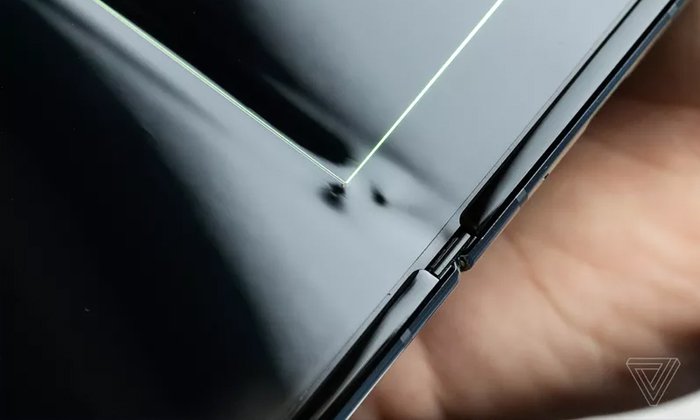 เมื่อเครื่องรีวิว "Samsung Galaxy Fold" ประสบปัญหาจอพังหลังการใช้งานไม่นาน