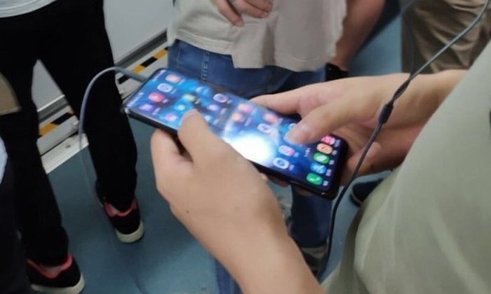 ภาพหลุด "Vivo NEX" สมาร์ทโฟน หน้าจอเต็ม ขณะกำลังใช้งาน