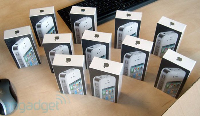 ใกล้สุดๆ ! iPhone 4 สีขาวพร้อมขายแล้ว!