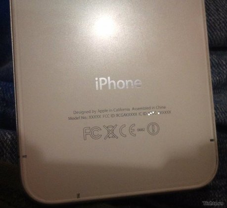 iPhone 5 ราคาประหยัดเผยโฉมแล้วด้วยหน้าจอแบบพลาสติกแต่เบาและเร็วกว่า iPhone 4 อีก!